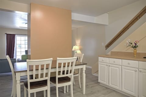 Family Apartment | In-room dining