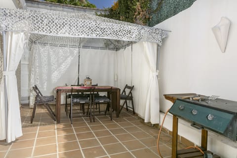 Terrace dining and BBQ area 