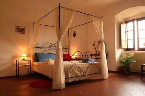 The 'Calcio Storico' bedroom with its canapy double bed