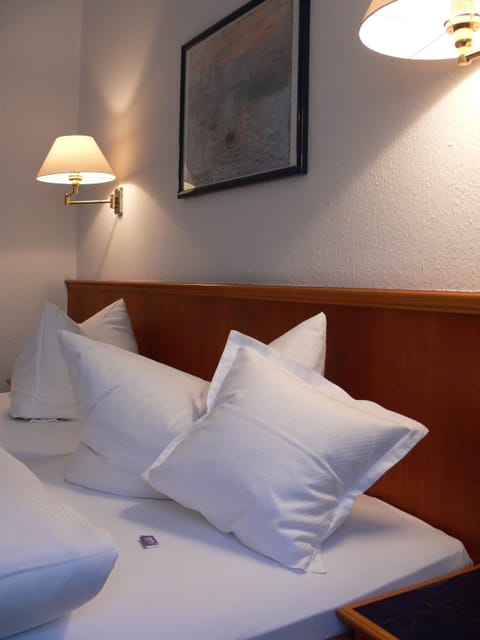 Double Room | Desk, soundproofing, free WiFi, bed sheets