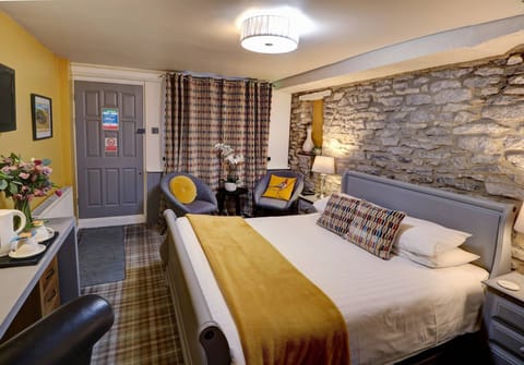 Premium Double Room, Ensuite | Memory foam beds, free WiFi, bed sheets