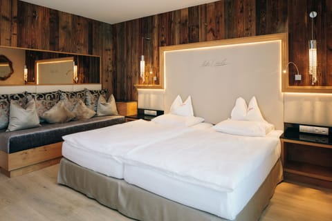 Comfort Double Room | Minibar, in-room safe, free cribs/infant beds, rollaway beds