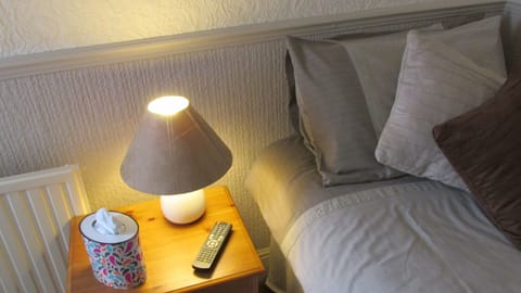 Single Room, Private External Bathroom | Iron/ironing board, free WiFi, bed sheets