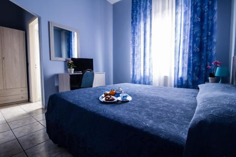 In-room safe, desk, free WiFi, wheelchair access