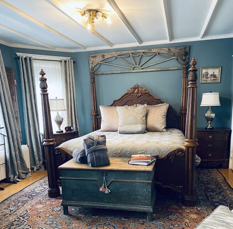 Gananoque, 1 King Bed, Non Smoking | 1 bedroom, Egyptian cotton sheets, premium bedding, pillowtop beds