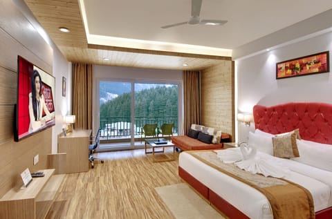 Family Room, Balcony | Premium bedding, minibar, in-room safe, desk