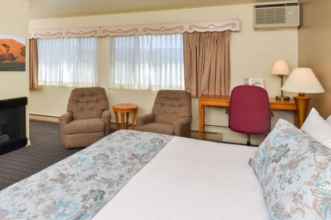 Deluxe Room, 1 King Bed | Premium bedding, down comforters, free WiFi, bed sheets