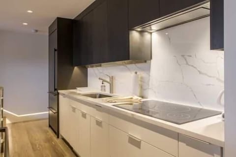 Apartment, 3 Bedrooms | Private kitchen | Fridge, oven, coffee/tea maker, toaster