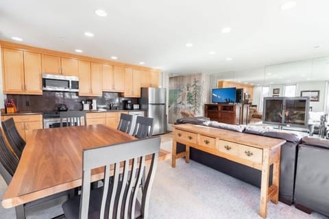 Condo, 2 Bedrooms | Private kitchen | Fridge, oven, coffee/tea maker, toaster