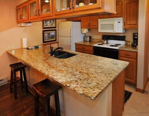 Condo, 2 Bedrooms | Private kitchen | Fridge, oven, coffee/tea maker, toaster