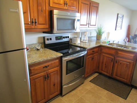 Condo, 1 Bedroom | Private kitchen | Fridge, microwave, oven, dishwasher