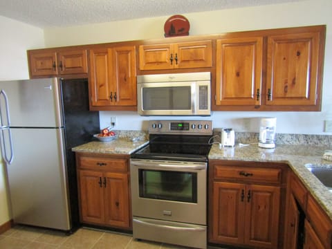 Condo, 1 Bedroom | Private kitchen | Fridge, microwave, oven, dishwasher