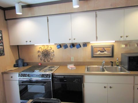 Condo, 2 Bedrooms | Private kitchen | Fridge, microwave, coffee/tea maker, cookware/dishes/utensils