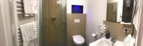 Basic Double Room | Bathroom | Shower, rainfall showerhead, free toiletries, hair dryer
