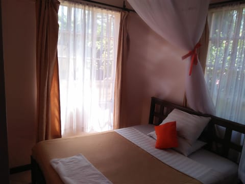 Double Room | In-room safe, desk, free WiFi, bed sheets