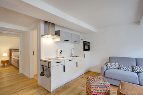 Apartment (403) | Private kitchen | Full-size fridge, oven, stovetop, electric kettle