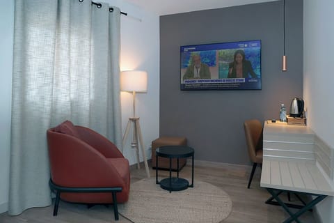 Superior Room | Living area | Flat-screen TV