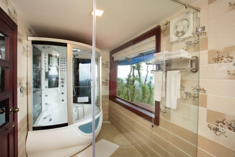 Luxury Suite, 1 Bedroom, Valley View | Bathroom | Shower, rainfall showerhead, free toiletries, hair dryer