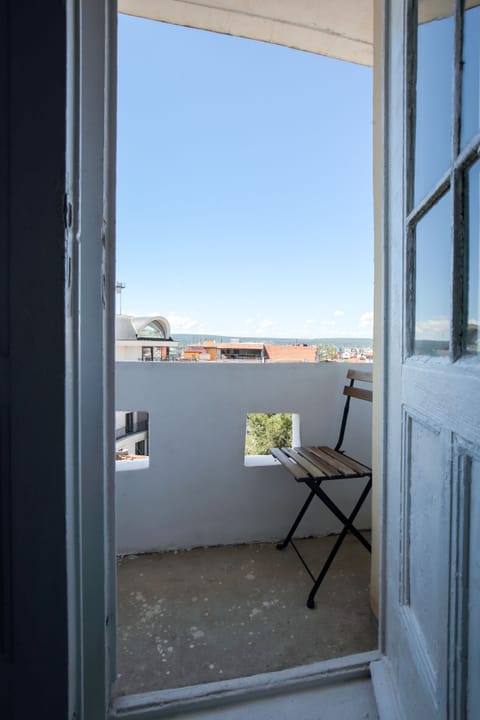 Deluxe Apartment, 1 Queen Bed with Sofa bed, Kitchenette, City View | Terrace/patio
