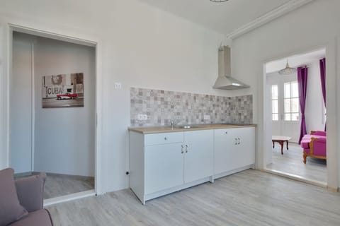 Exclusive Apartment, 1 Queen Bed with Sofa bed, Kitchenette, City View | Living area