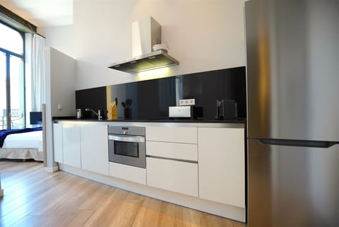 Standard Apartment, 1 Bedroom, Kitchen | Private kitchen | Full-size fridge, microwave, oven, stovetop