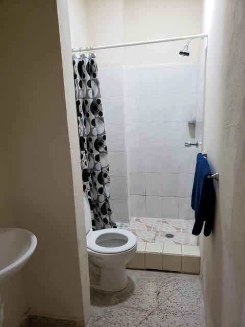 Shower, free toiletries
