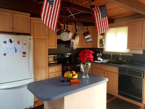 House | Private kitchen | Full-size fridge, microwave, oven, dishwasher