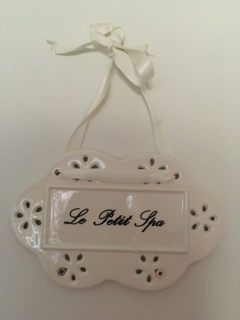 Family Room, 2 Bedrooms, Hot Tub, Garden Area | Bathroom | Combined shower/tub, free toiletries, hair dryer, bathrobes