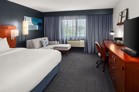 Room, 1 King Bed, City View | Hypo-allergenic bedding, in-room safe, desk, laptop workspace