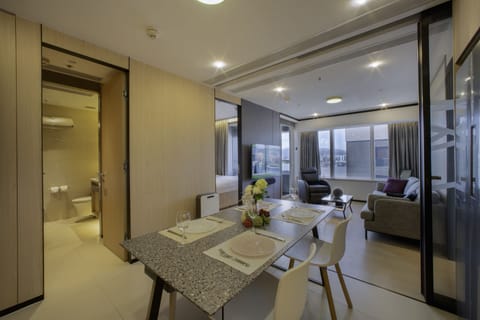 Harbour View 2 Bedroom with 2 Bathroom and Balcony (South Tower) | In-room safe, desk, soundproofing, iron/ironing board