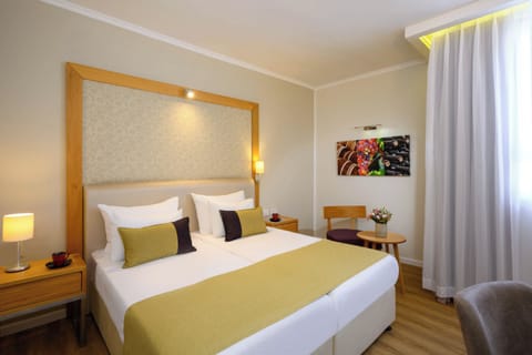 Superior Room | In-room safe, individually decorated, individually furnished, desk
