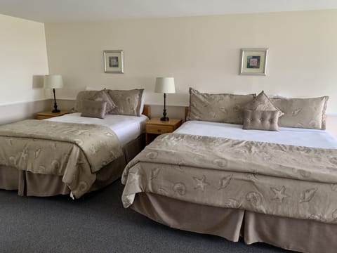 Standard Room, 1 King Bed and 1 Double Bed, Non Smoking | In-room safe, iron/ironing board, free WiFi, bed sheets