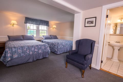 Standard Room, 1 Queen Bed and 1 Double Bed, Non Smoking | In-room safe, iron/ironing board, free WiFi, bed sheets