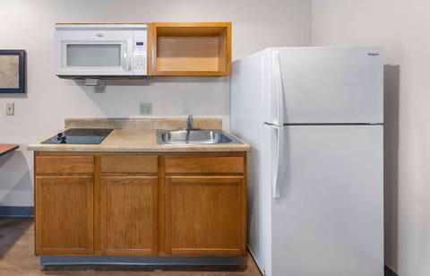 Standard Studio, 2 Double Beds, Non Smoking, Refrigerator & Microwave | Private kitchen | Full-size fridge, microwave, stovetop, freezer