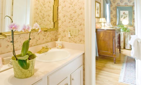 Suite, Private Bathroom (Ruffles Suite) | Bathroom | Separate tub and shower, free toiletries, hair dryer, bathrobes
