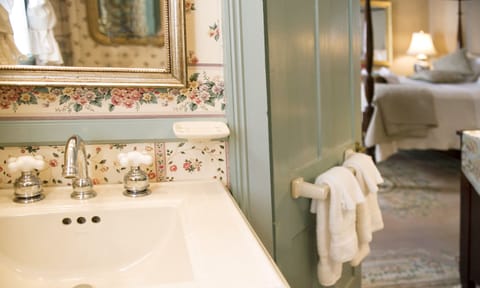 Suite, Private Bathroom (Bens Suite) | Bathroom | Separate tub and shower, free toiletries, hair dryer, bathrobes
