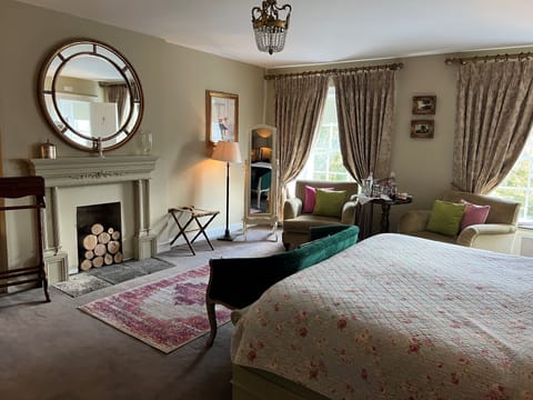 Heritage Period Style Room | In-room safe, desk, soundproofing, iron/ironing board