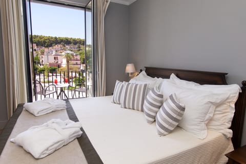 Junior Suite with Town View | Minibar, in-room safe, desk, free WiFi