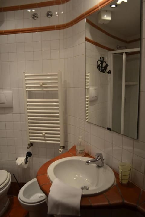 Double Room | Bathroom sink