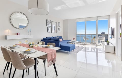 Design Apartment, 2 Bedrooms, Balcony, Ocean View | Dining room