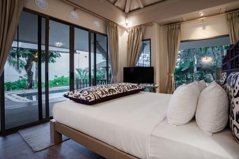 Pool Suite Villa  | In-room safe, desk, soundproofing, free cribs/infant beds