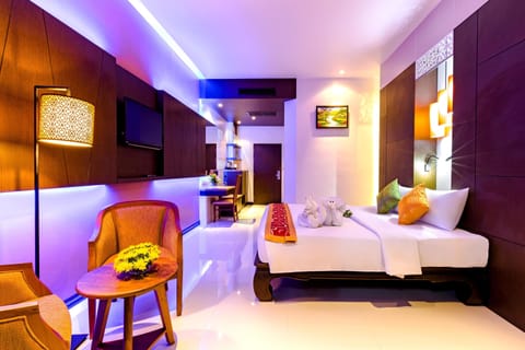 Grand Room, Pool View | Minibar, in-room safe, soundproofing, free WiFi