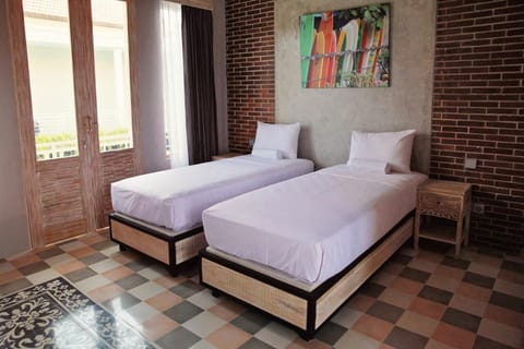 Twin Room, 2 Twin Beds | In-room safe, blackout drapes, free WiFi, bed sheets