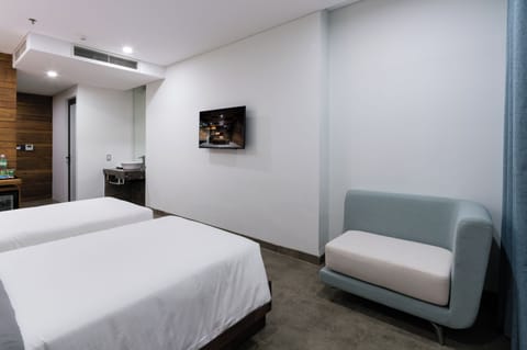 Deluxe Room, 1 Bedroom, Ocean View | Premium bedding, minibar, in-room safe, desk