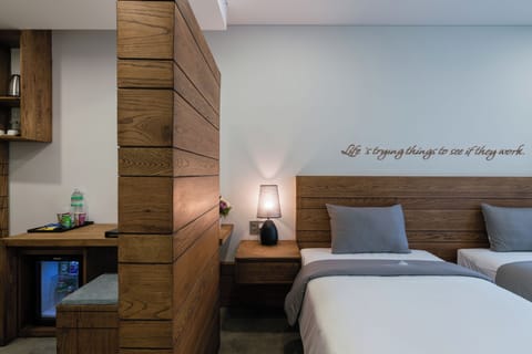 Classic Room, Ocean View | Premium bedding, minibar, in-room safe, desk