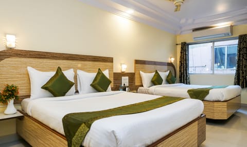 Premium Room | Iron/ironing board, rollaway beds, free WiFi, bed sheets