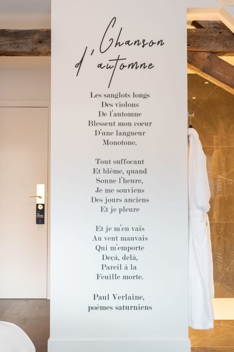 The Verlaine Suite | Minibar, in-room safe, desk, iron/ironing board