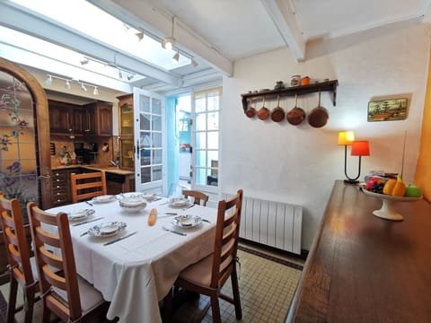 Table, Furniture, Property, Chair, Interior Design, Wood, Tableware, Floor, Picture Frame, Houseplant