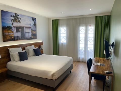 Superior Room, 1 Double Bed, Ocean View | Minibar, in-room safe, desk, laptop workspace