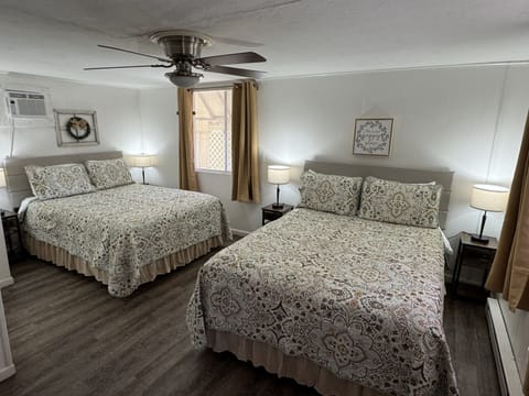 Panoramic Double Room, 2 Queen Beds, Balcony, River View | Free WiFi, bed sheets